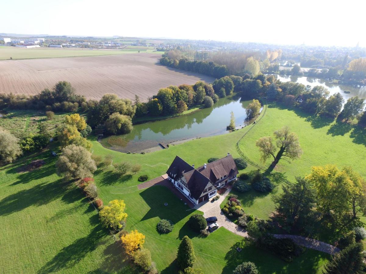 Domaine D'Aveluy Bed & Breakfast Екстериор снимка